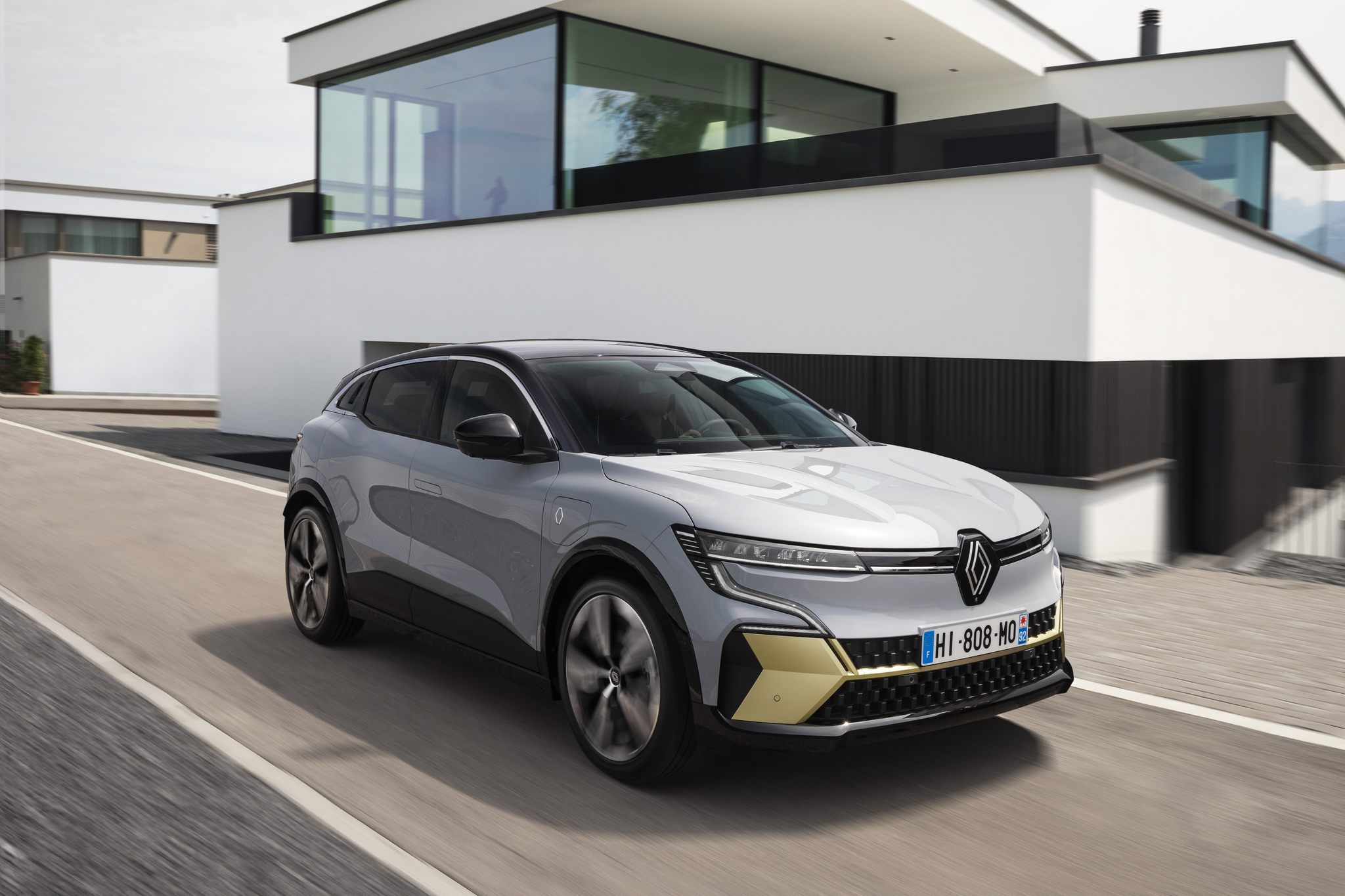  IETEKME UZ VIDI – MÉGANE E-TECH ELECTRIC PAVER CEĻU