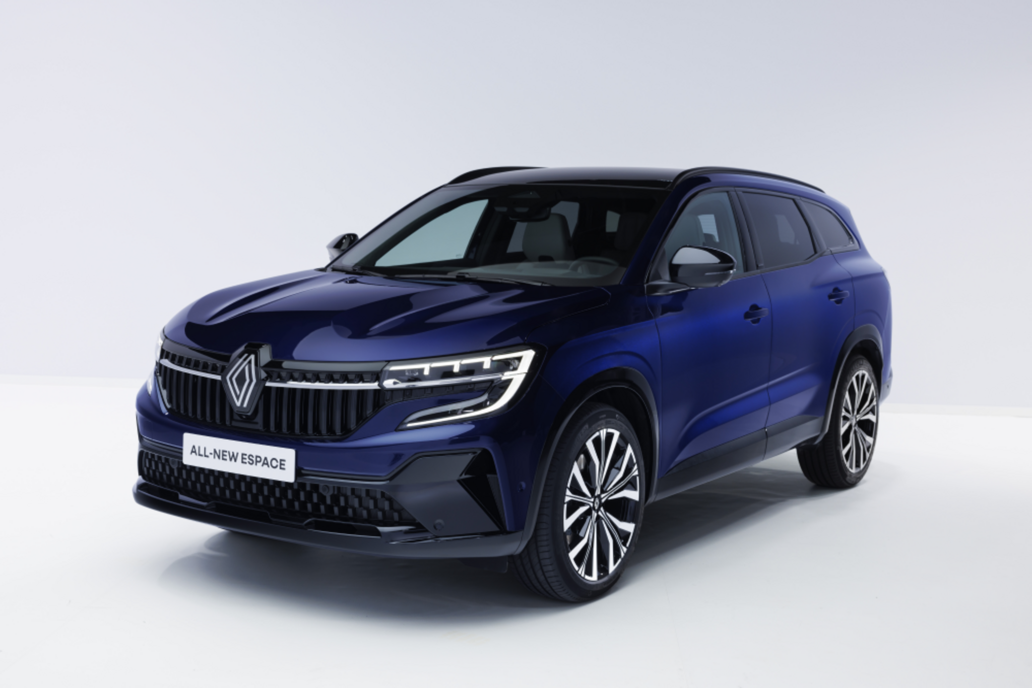 JAUNAIS RENAULT ESPACE –  TĀ PATI BŪTĪBA, JAUNA PAAUDZE 