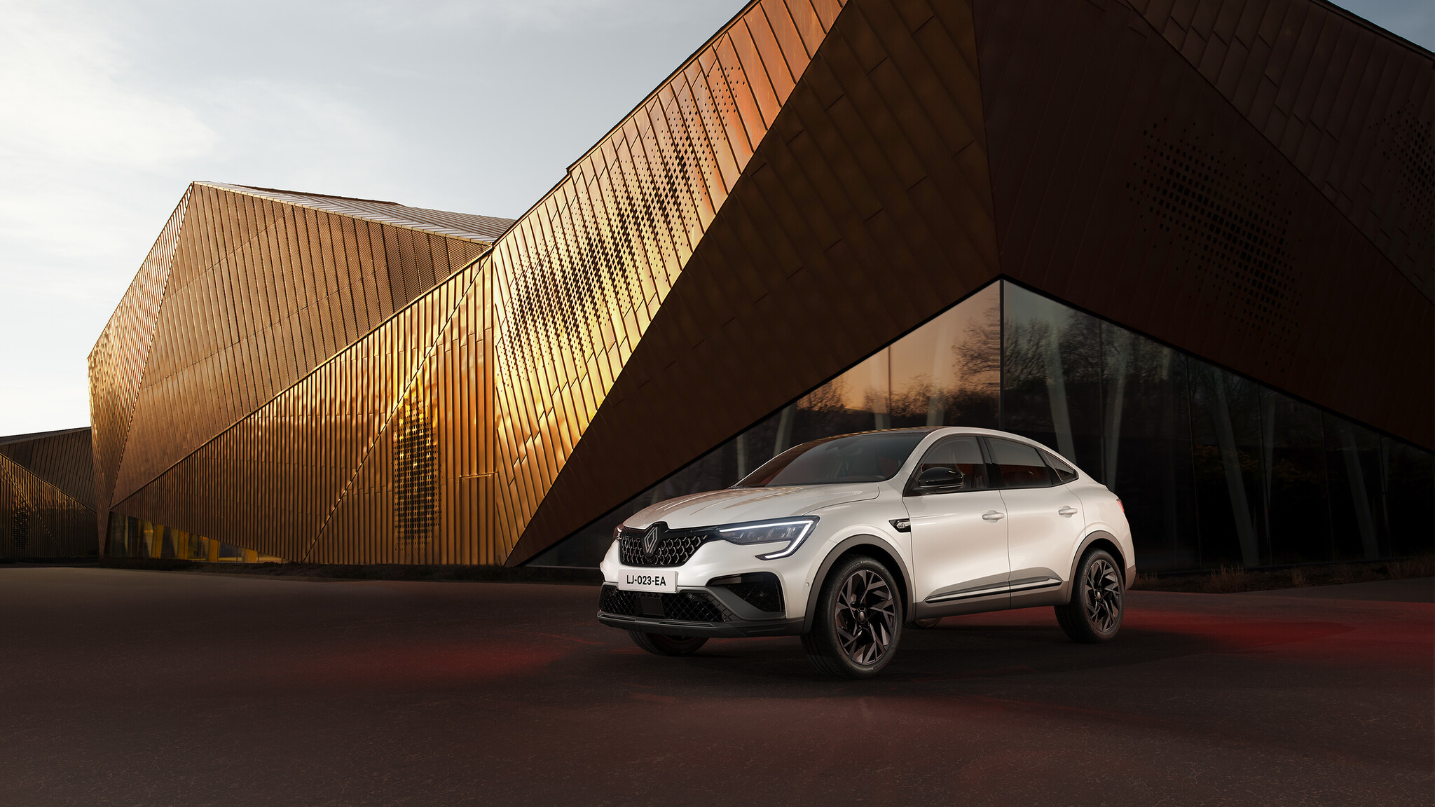 JAUNAIS RENAULT ARKANA – VĒL VAIRĀK “NOUVELLE VAGUE”, NEKĀ JEBKAD