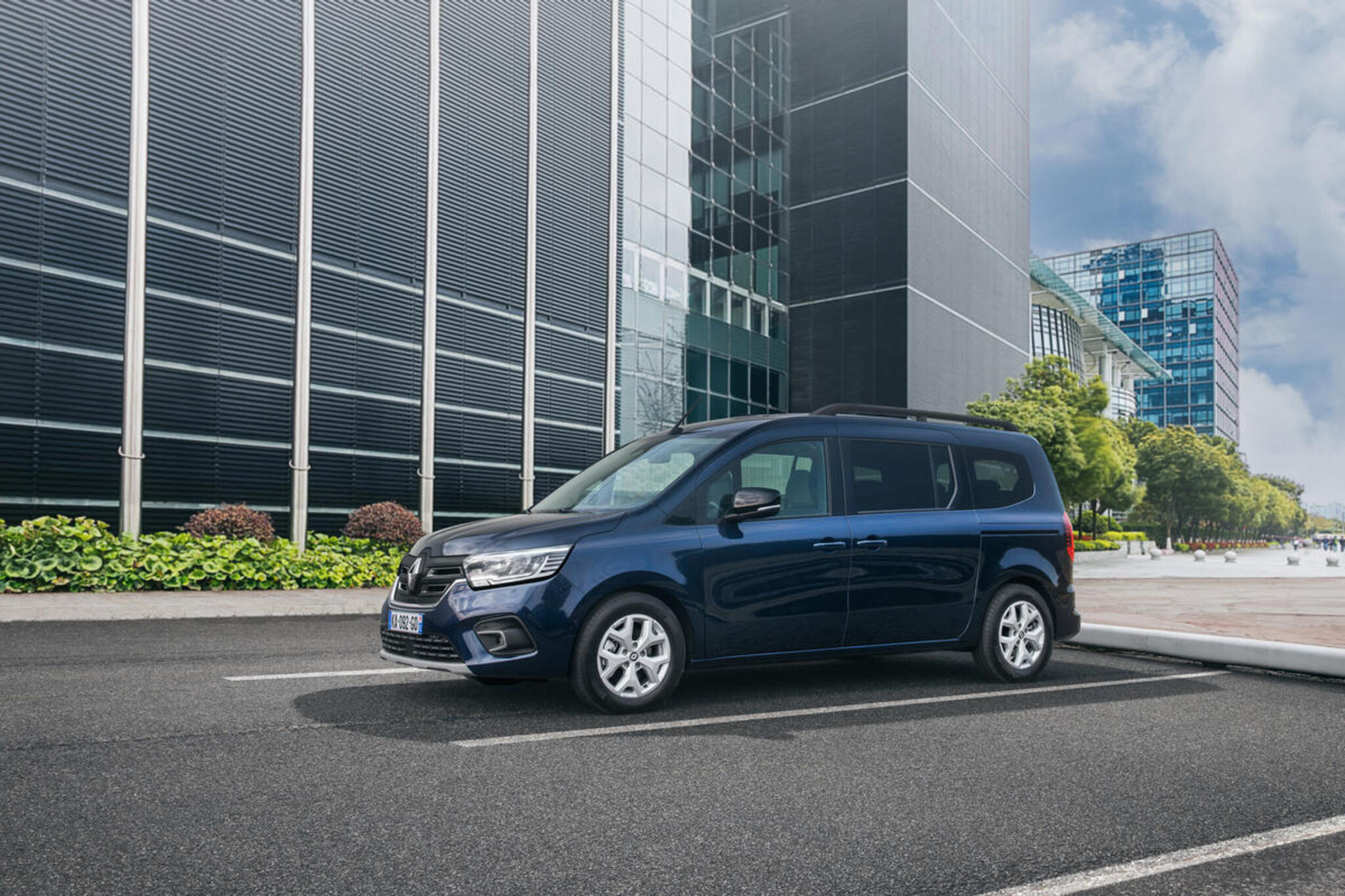 RENAULT ATKLĀJ GRAND KANGOO IAA MOBILITY IZSTĀDĒ MINHENĒ