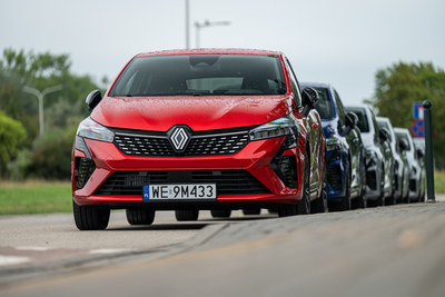 JAUNAIS RENAULT CLIO – STANDARTA APRĪKOJUMS DAUDZPUSĪGAJOS PILSĒTAS AUTOMOBIĻOS AICINA BAUDĪT JAUNU STILU